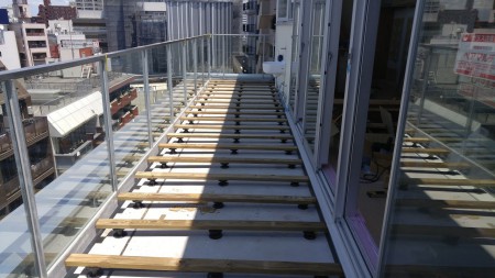 バルコニーデッキ